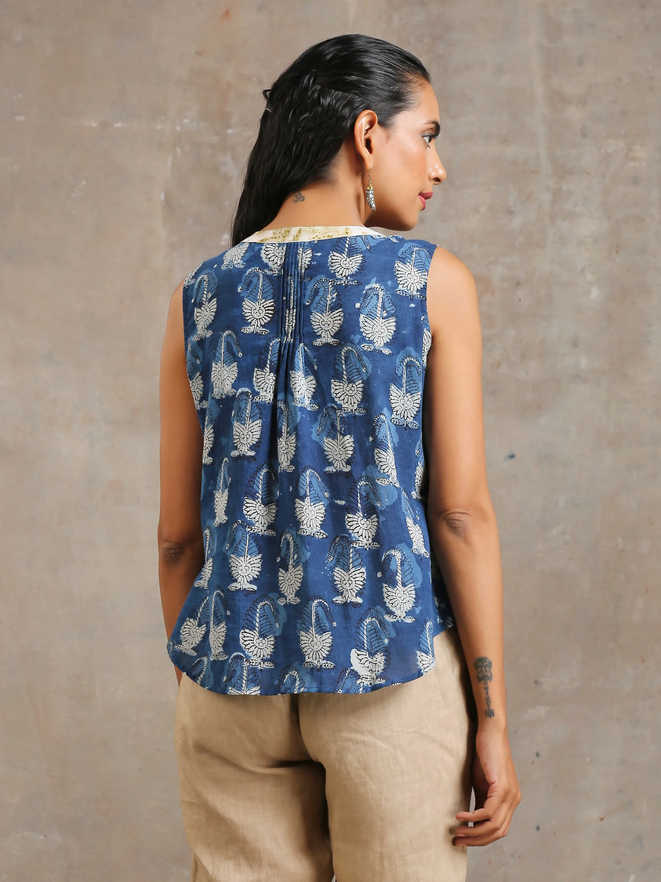 Women' s Blue Oak Top